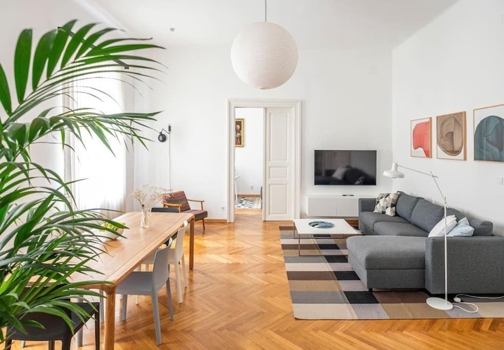 Apartment Herzer Загреб Экстерьер фото